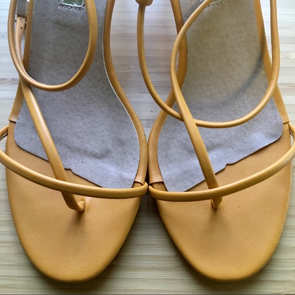 BILLINI Vegan Strappy Kitten Heels - Spice (5) NWT - Picture 13 of 16